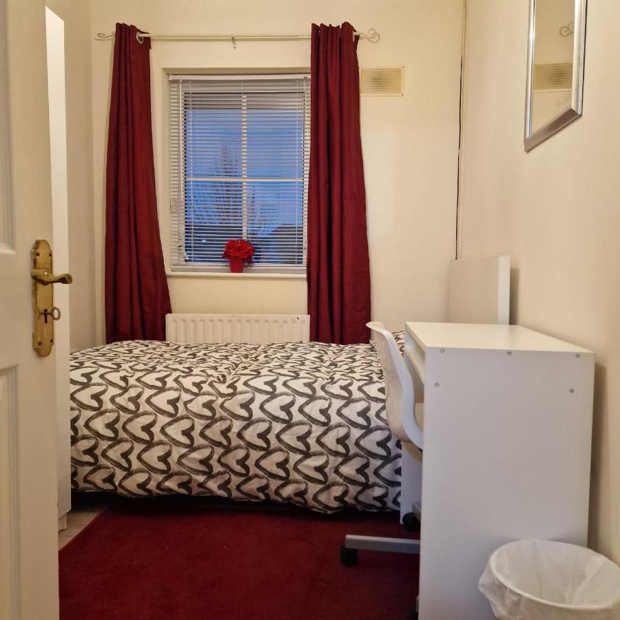 Females Only - Private Bedrooms In Dublin Lucan Εξωτερικό φωτογραφία