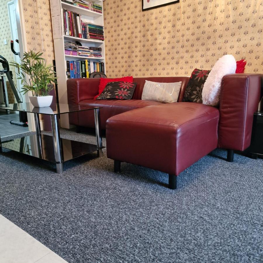 Females Only - Private Bedrooms In Dublin Lucan Εξωτερικό φωτογραφία