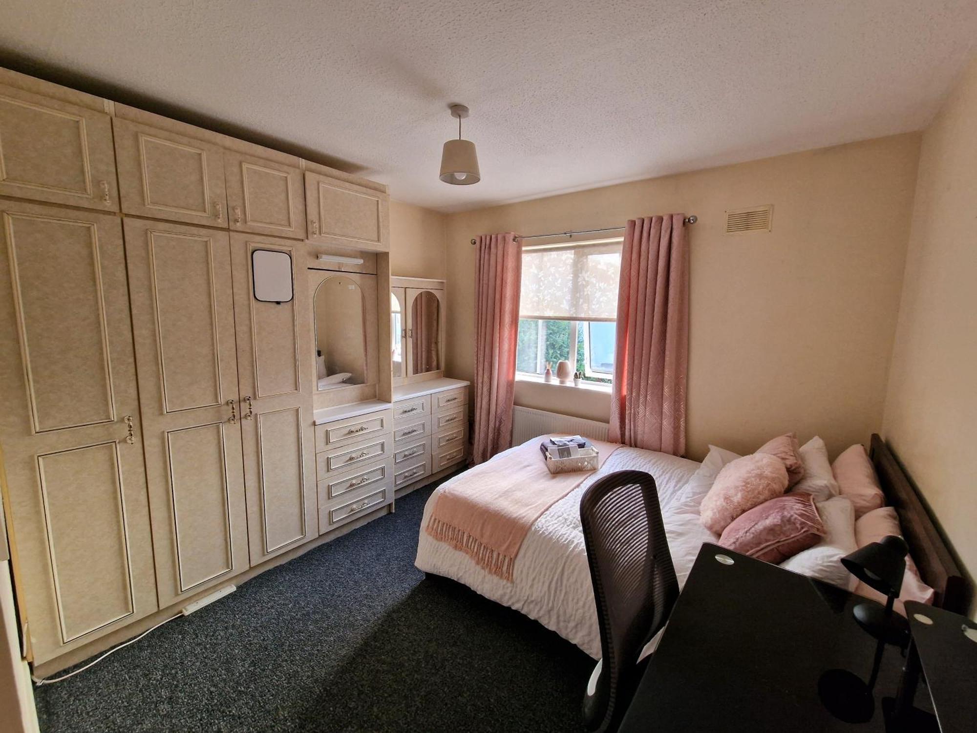 Females Only - Private Bedrooms In Dublin Lucan Εξωτερικό φωτογραφία